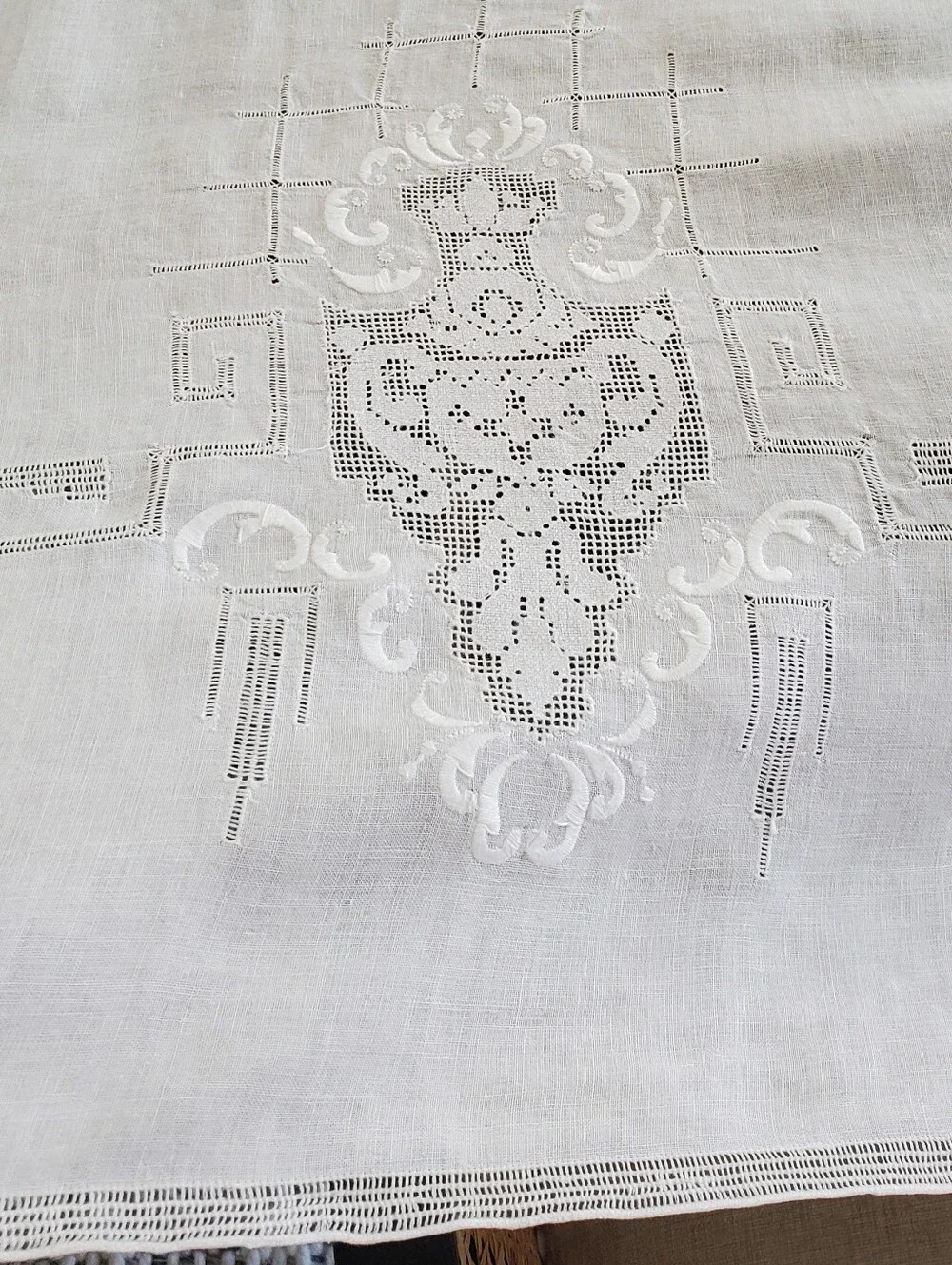 Vtg Madeira Linen Hand Embroidered Intricate Cutwork Tablecloth+12 Napkins White